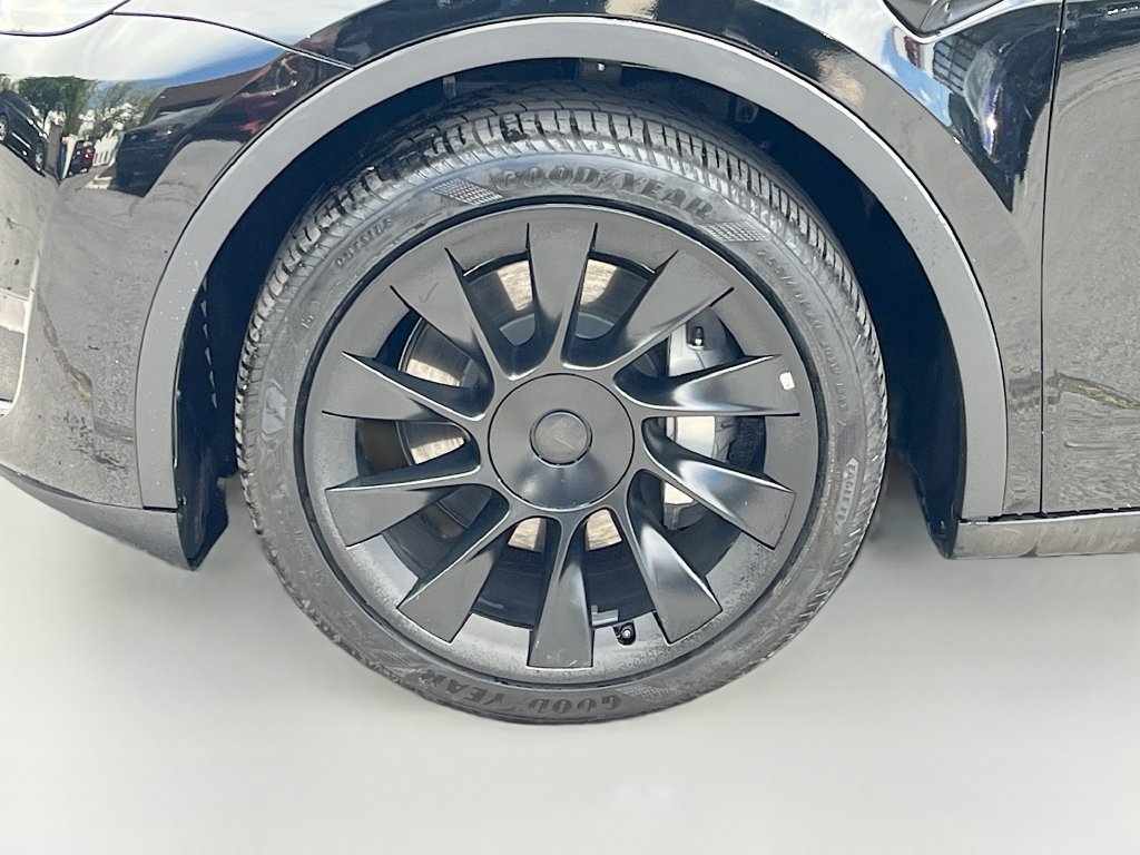 Used 2024 Tesla Model Y Long Range AWD/4WD image 32