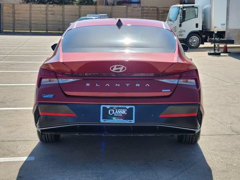 Used 2024 Hyundai Elantra Limited FWD image 13
