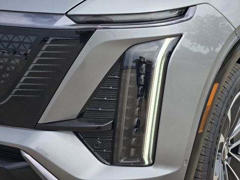 New 2026 Cadillac Vistiq Sport image 6