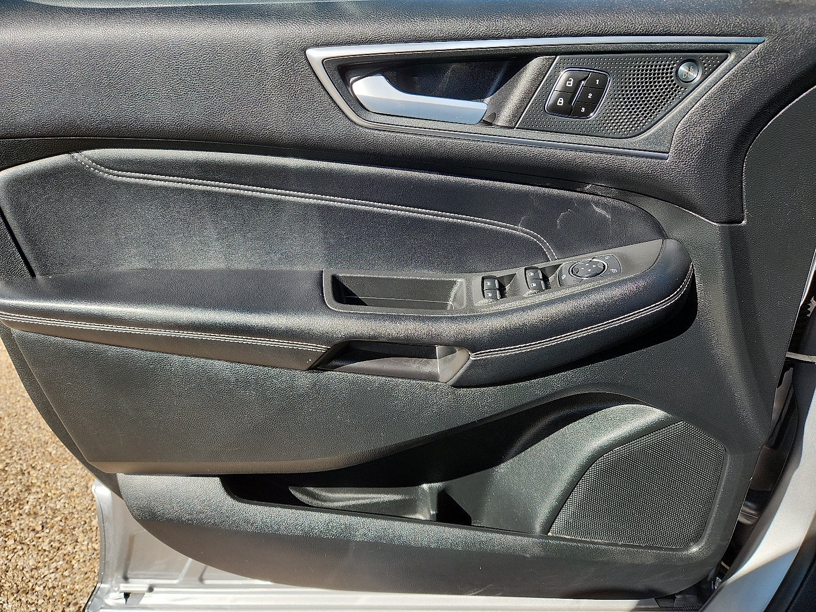 Used 2023 Ford Edge Titanium AWD/4WD image 18