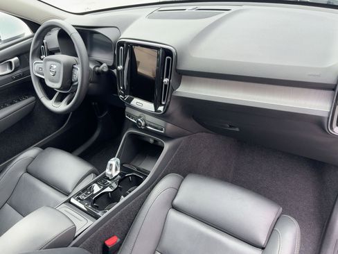 Certified 2025 Volvo XC40 B5 Plus image 30