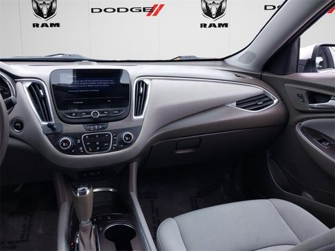 Used 2020 Chevrolet Malibu LT image 9