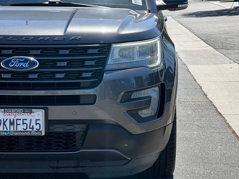 Used 2017 Ford Explorer XLT w/ Equipment Group 202A FWD image 13