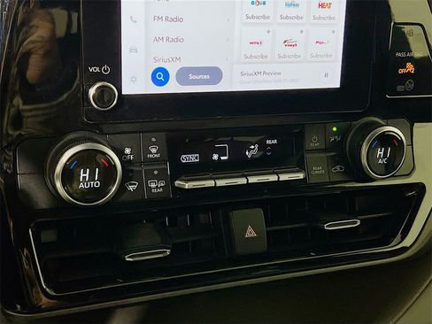 Certified 2023 Toyota Highlander L image 15