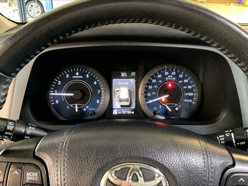 Used 2020 Toyota Sienna XLE FWD image 24