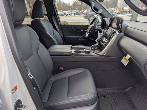 New 2026 Lexus LX 700h Luxury image 5