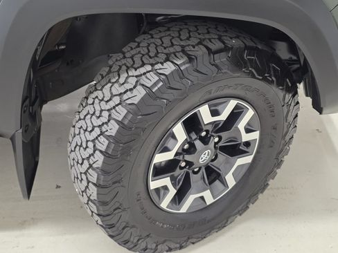 Used 2021 Toyota Tacoma TRD Off-Road w/ Technology Package AWD/4WD image 47