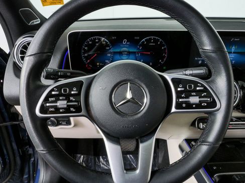 Used 2021 Mercedes-Benz GLB 250 4MATIC image 8