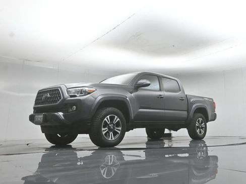 Used 2019 Toyota Tacoma TRD Sport AWD/4WD image 45