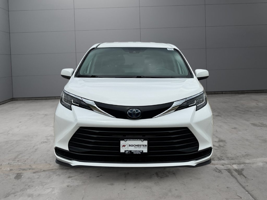 Used 2023 Toyota Sienna LE AWD/4WD image 8