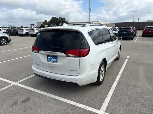Used 2020 Chrysler Pacifica Limited FWD image 5