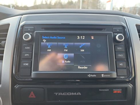 Used 2015 Toyota Tacoma 4x4 Double Cab image 16