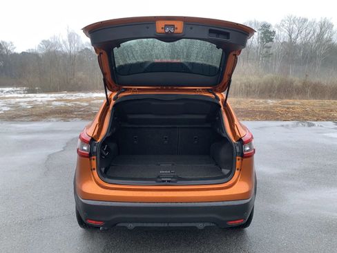 Used 2022 Nissan Rogue Sport SV w/ Technology Package image 9