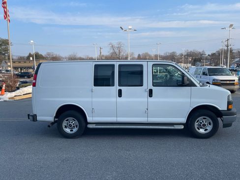 Used 2024 GMC Savana 2500 w/ Driver Convenience Package image 7
