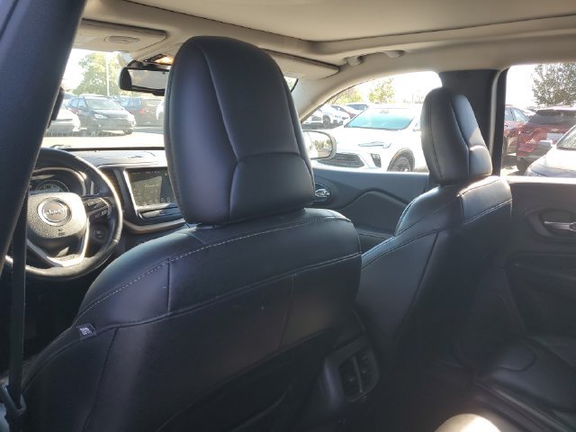 Used 2017 Jeep Cherokee Limited AWD/4WD image 10