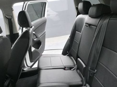 Used 2021 Volkswagen Tiguan SE w/ Panoramic Sunroof Package AWD/4WD image 22