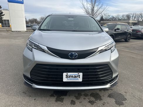 Used 2021 Toyota Sienna LE image 8