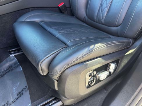 Used 2026 BMW X7 M60i image 38