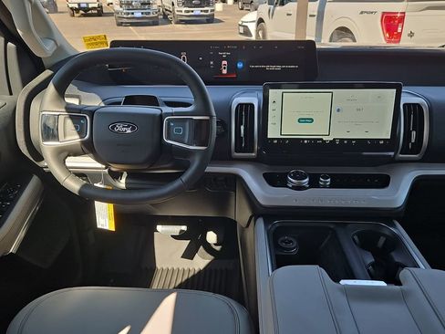 New 2025 Ford Expedition Active image 20