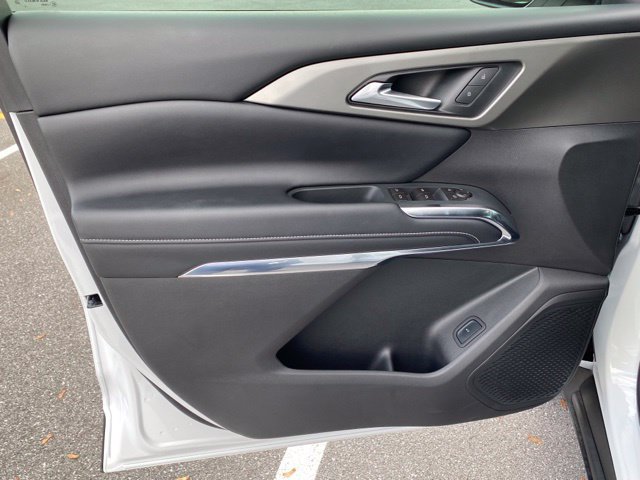 Used 2026 Chevrolet Traverse LT w/ LPO, Floor Liner Package FWD image 11
