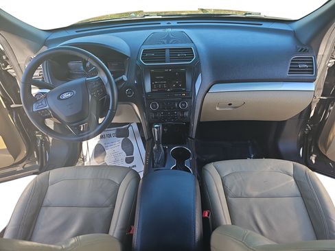 Used 2016 Ford Explorer XLT w/ Equipment Group 202A image 9