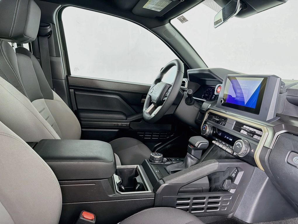 Used 2025 Toyota Tacoma TRD Off-Road AWD/4WD image 34