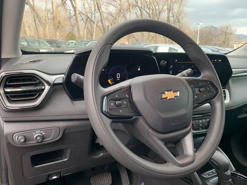 Used 2025 Chevrolet TrailBlazer LT w/ Driver Confidence Package image 32