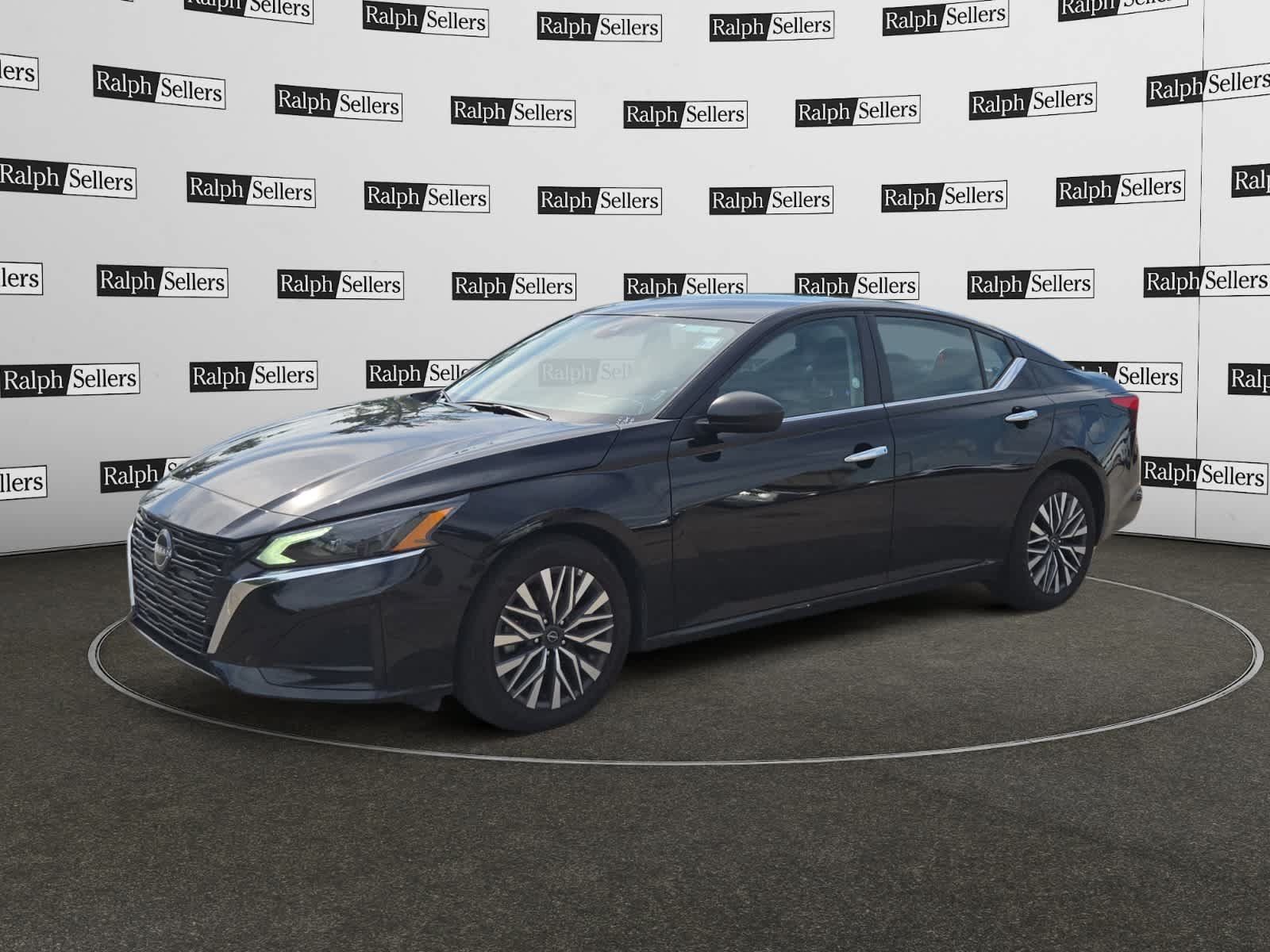 Used 2025 Nissan Altima 2.5 SV FWD image 2