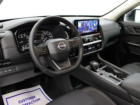 Used 2026 Nissan Pathfinder SV FWD image 15