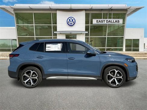 New 2026 Volkswagen Tiguan SE image 2