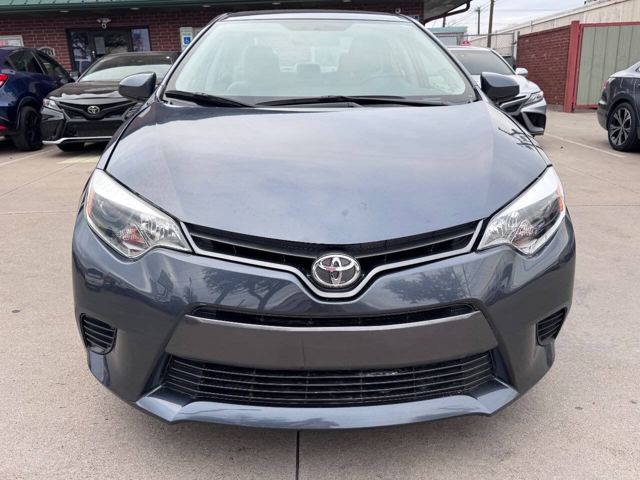 Used 2016 Toyota Corolla LE FWD image 2