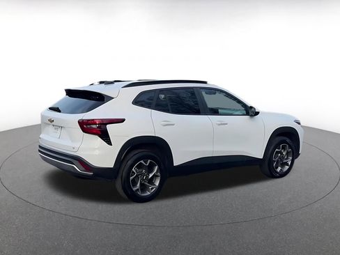 Used 2025 Chevrolet Trax LT w/ LT Convenience Package image 15