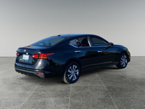 Used 2025 Nissan Altima 2.5 S FWD image 5