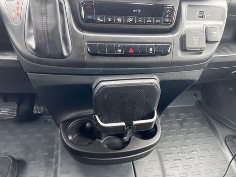 Used 2025 RAM ProMaster 2500 w/ Crew Van Package image 18