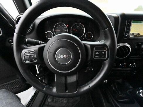 Used 2015 Jeep Wrangler Unlimited Sahara w/ Dual Top Group AWD/4WD image 27