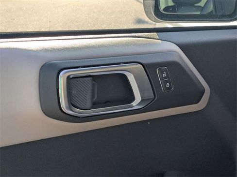 Used 2023 Ford Bronco Wildtrak image 16