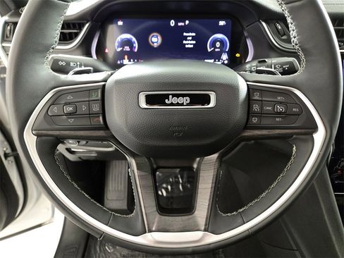 Used 2024 Jeep Grand Cherokee Limited image 27