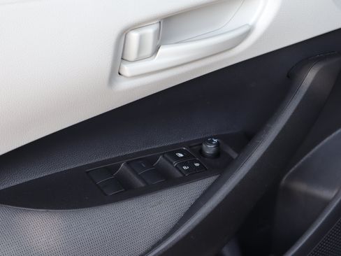 Used 2025 Toyota Corolla LE FWD image 22