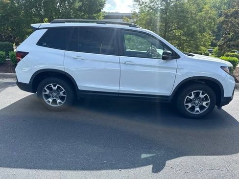 Used 2023 Honda Passport TrailSport image 2