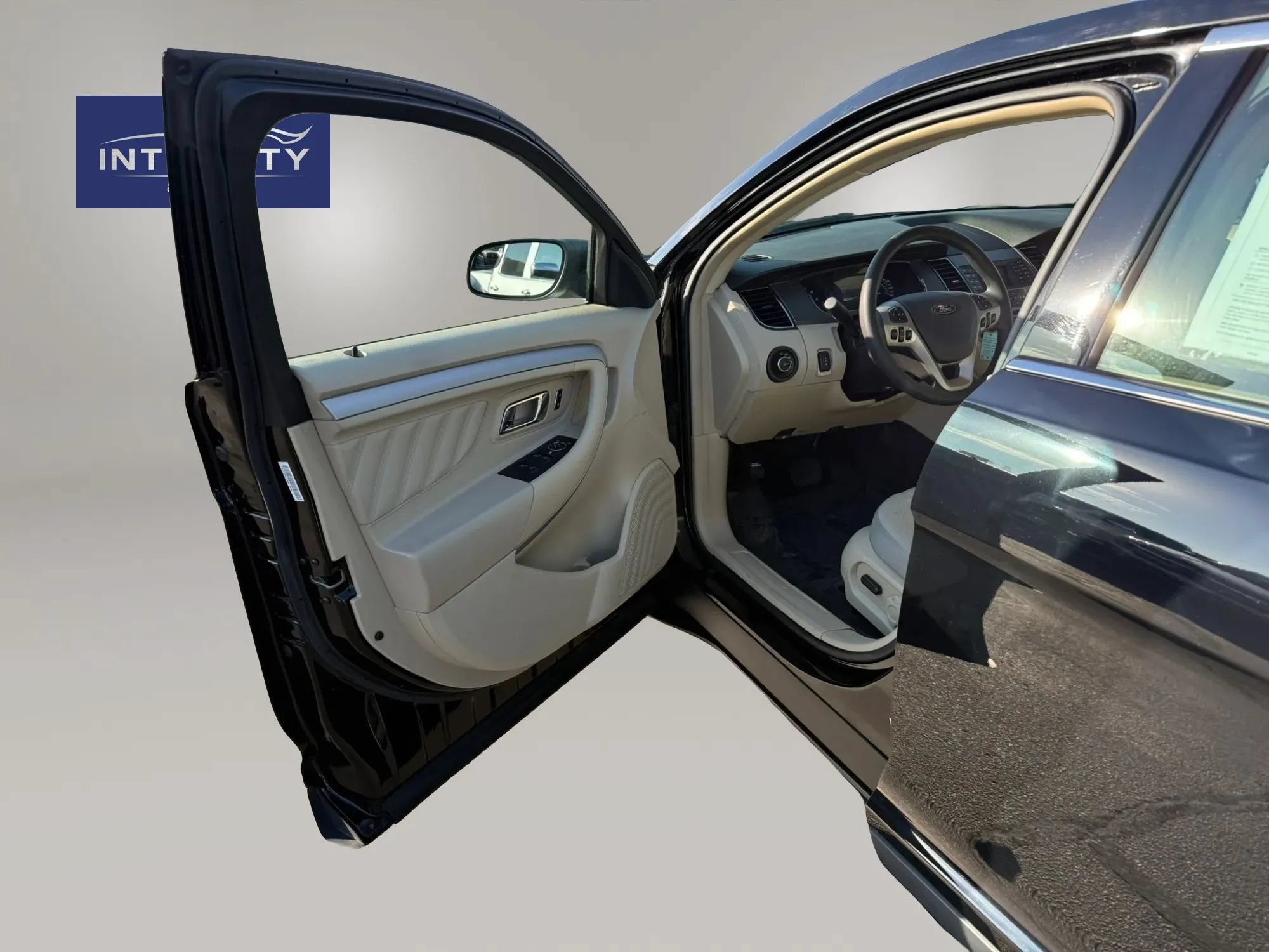 Used 2018 Ford Taurus SE FWD image 9