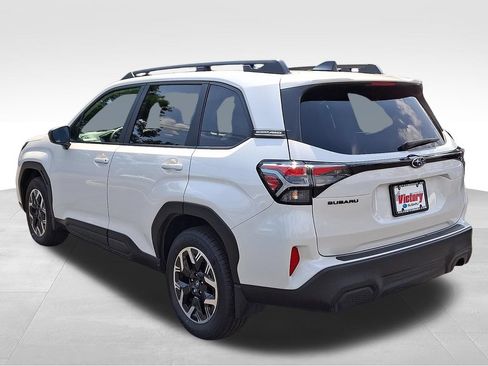 Certified 2025 Subaru Forester Premium AWD/4WD image 4