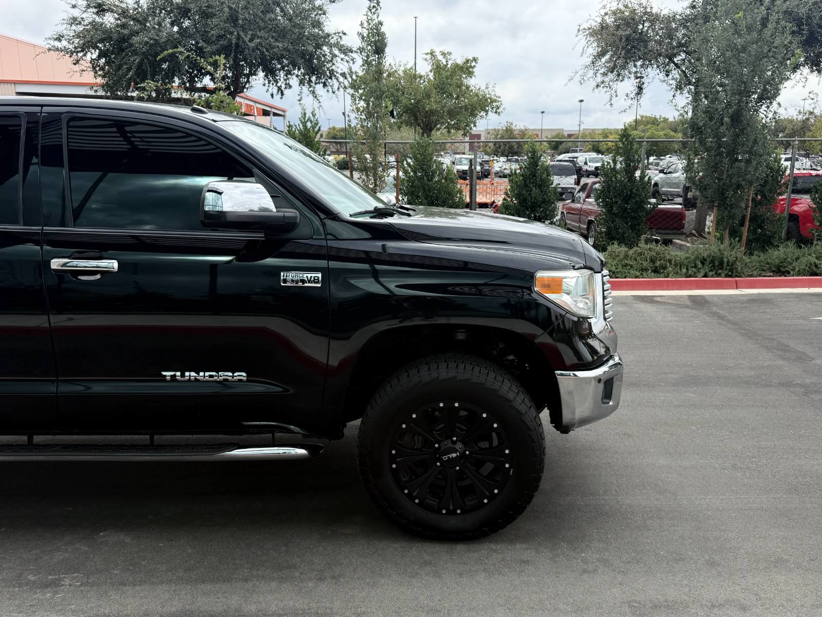 Used 2014 Toyota Tundra Limited w/ Limited Premium Package AWD/4WD image 4