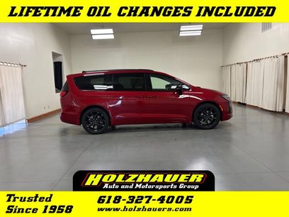 New 2027 Chrysler Pacifica Limited
