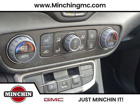 Used 2023 GMC Terrain SLT w/ Tech Package image 18