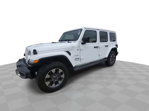 Used 2018 Jeep Wrangler Unlimited Sahara AWD/4WD image 4