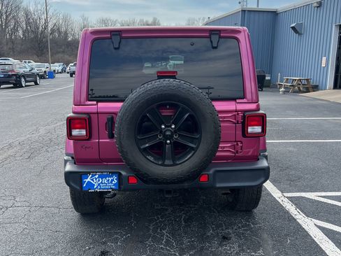 Used 2022 Jeep Wrangler Unlimited Sahara image 5