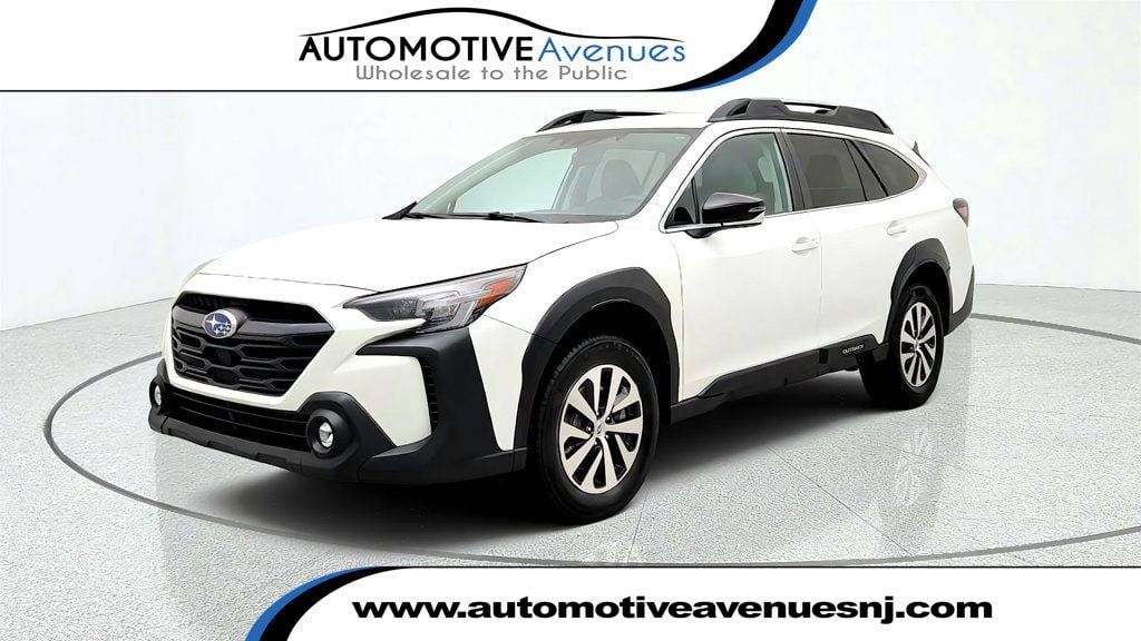 Used 2023 Subaru Outback Premium AWD/4WD image 1