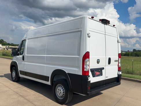 Used 2025 RAM ProMaster 2500 w/ Convenience Group FWD image 7