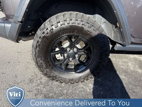 Used 2024 Jeep Wrangler Unlimited image 14