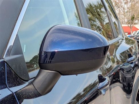 Used 2025 Nissan Rogue SV image 13